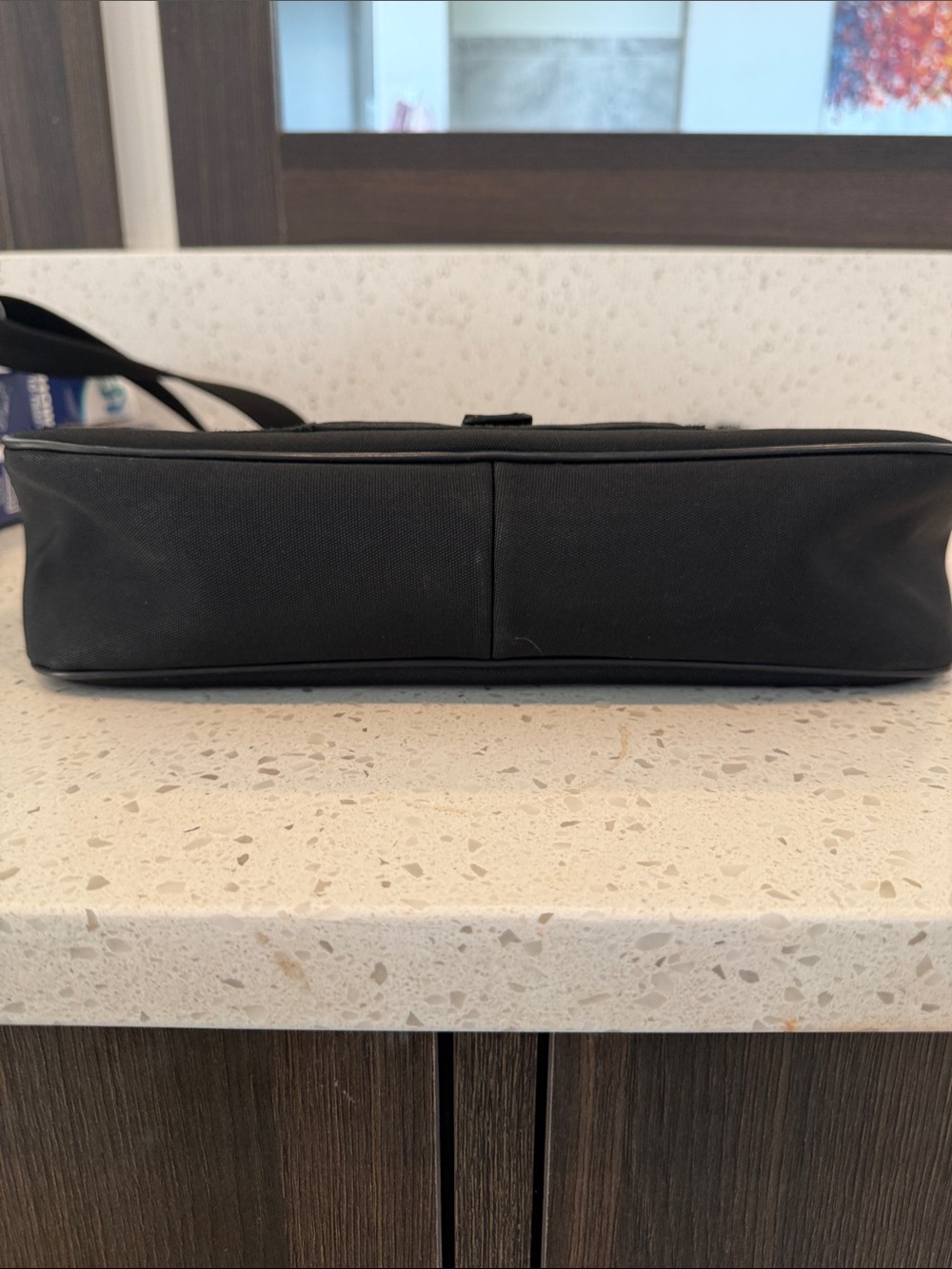 Gucci Black Crossbody Bag with Front Buckle Pocket - Picture 4 of 9